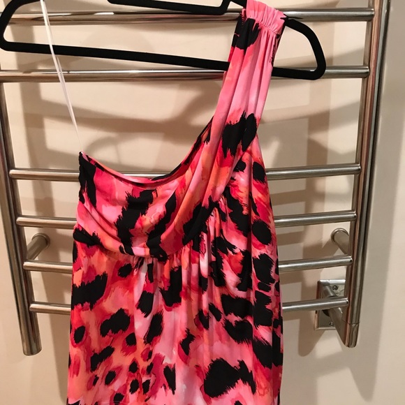 cashe Tops - Cashe one shoulder built in bra too